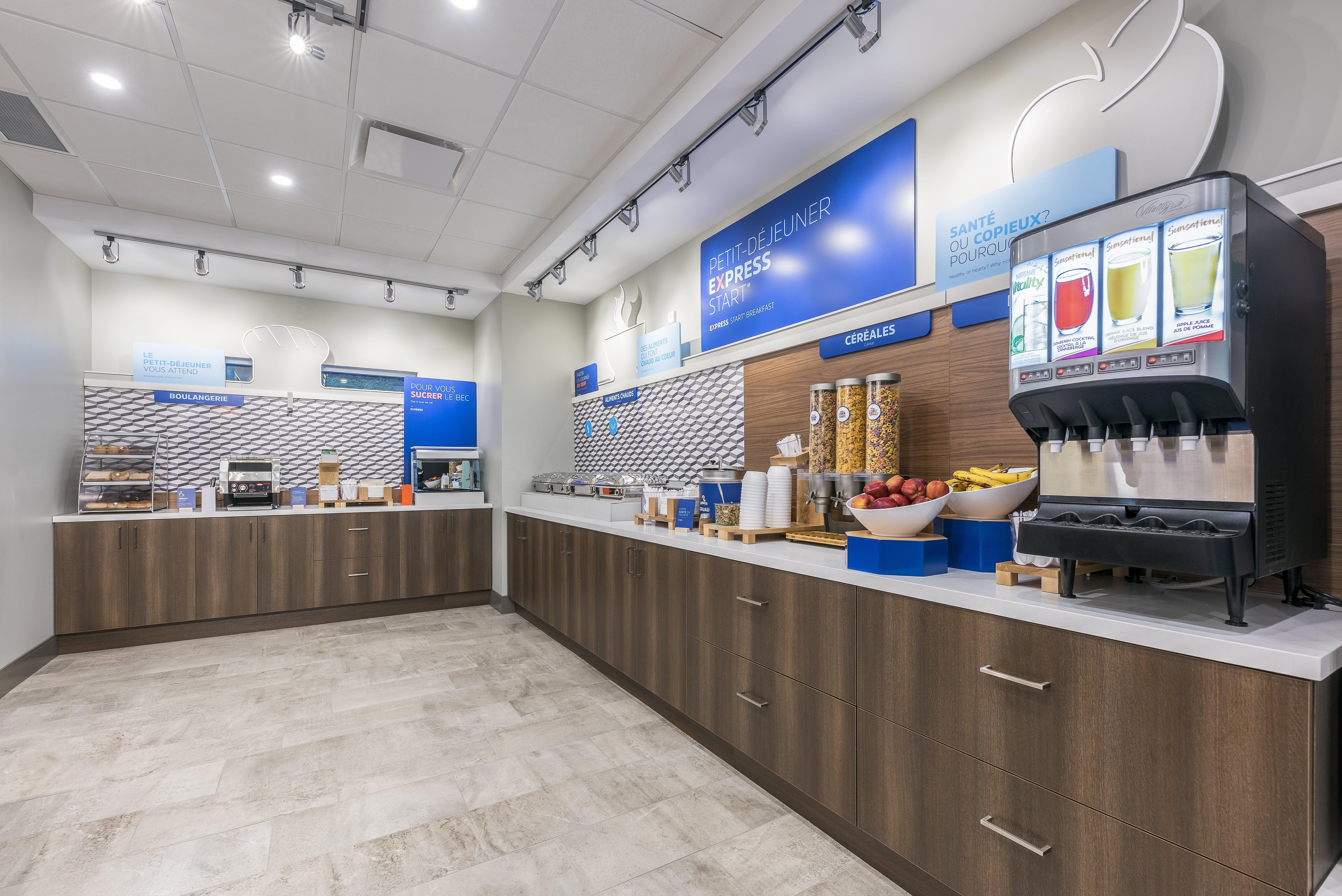 Holiday Inn Express & Suites Moncton By Ihg Exterior foto